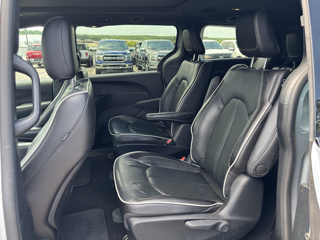 2022 Chrysler Pacifica representative vehicle photo