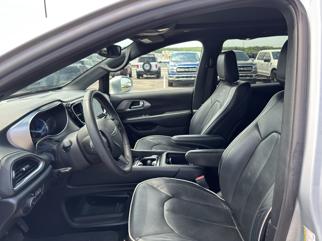 2022 Chrysler Pacifica representative vehicle photo