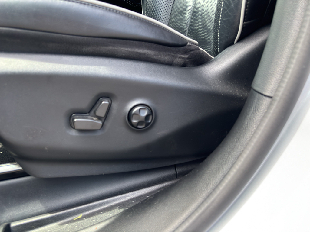 2022 Chrysler Pacifica representative vehicle photo