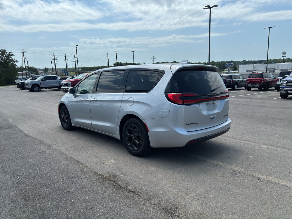 2022 Chrysler Pacifica representative vehicle photo