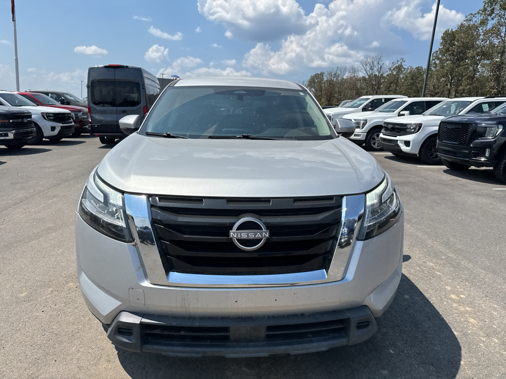 2022 Nissan Pathfinder S photo 2