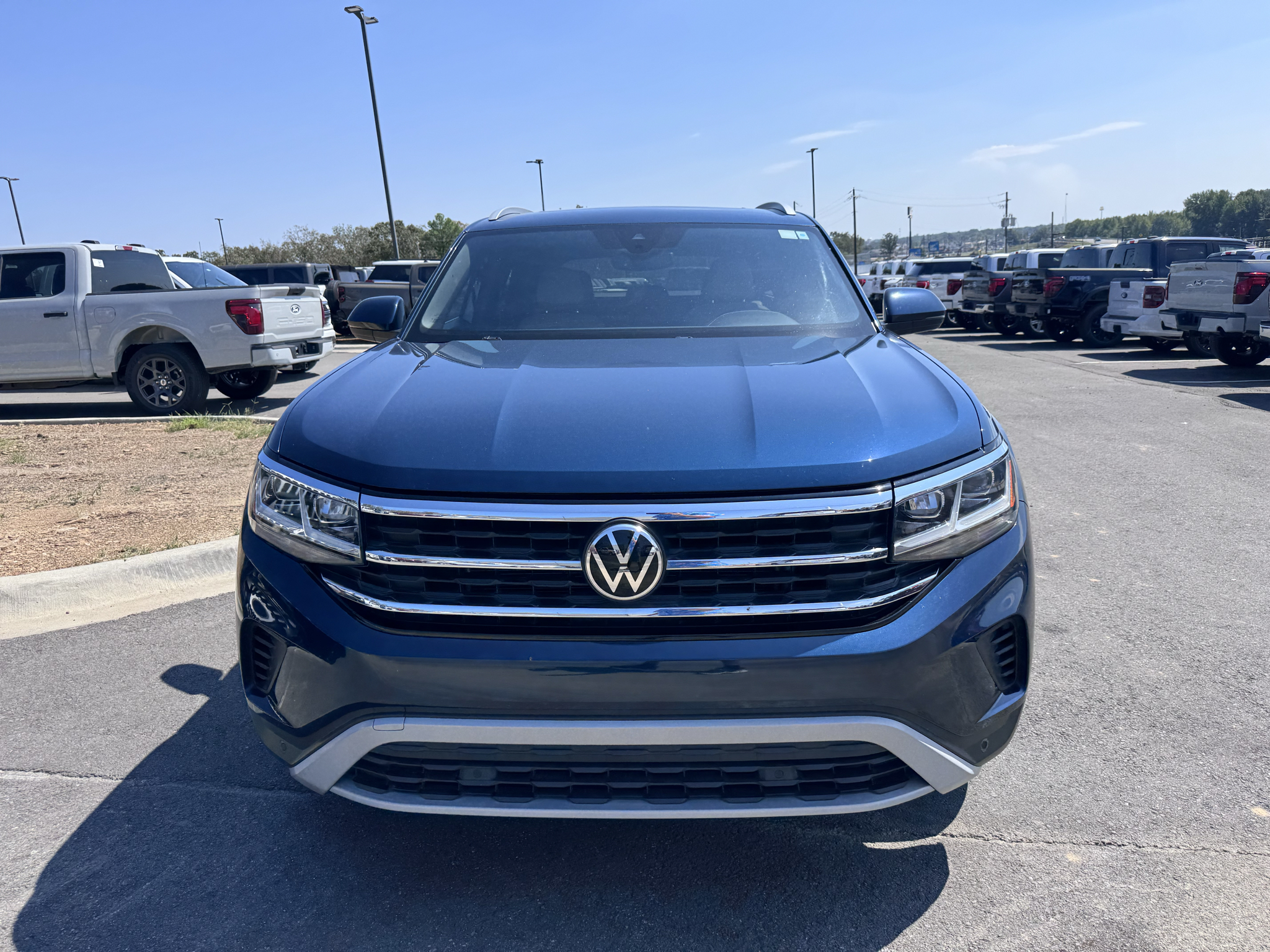 2020 Volkswagen Atlas Cross Sport 2.0T SEL photo 2