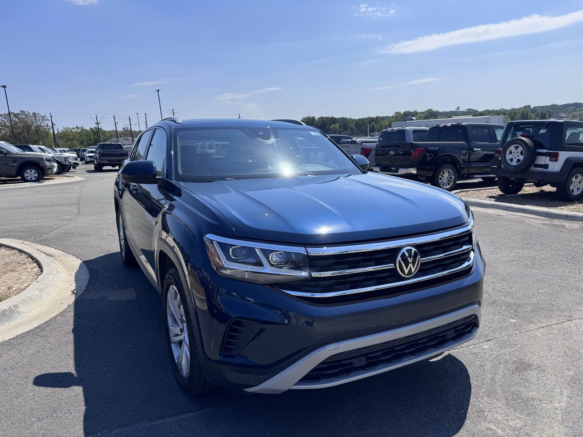2020 Volkswagen Atlas Cross Sport 2.0T SEL photo 3