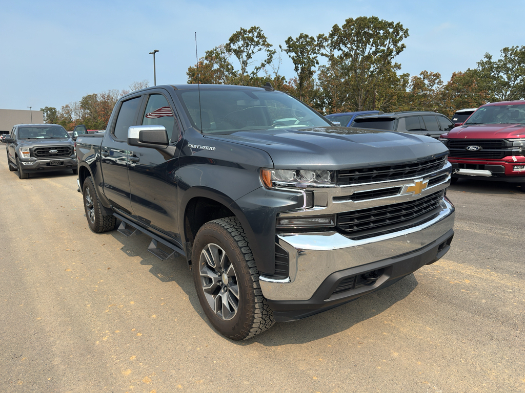 2022 Chevrolet Silverado LT photo 3