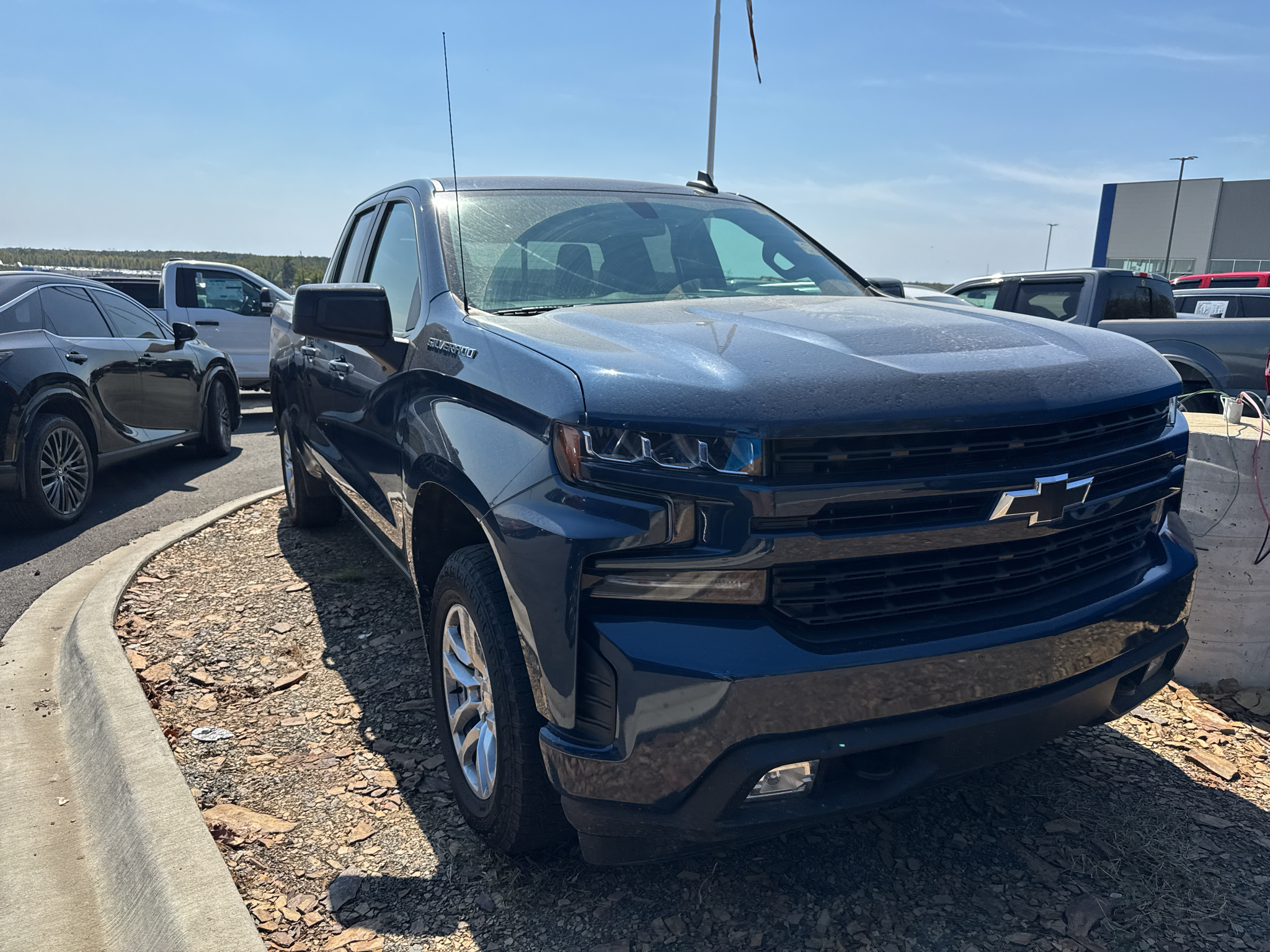 2019 Chevrolet Silverado RST photo 2