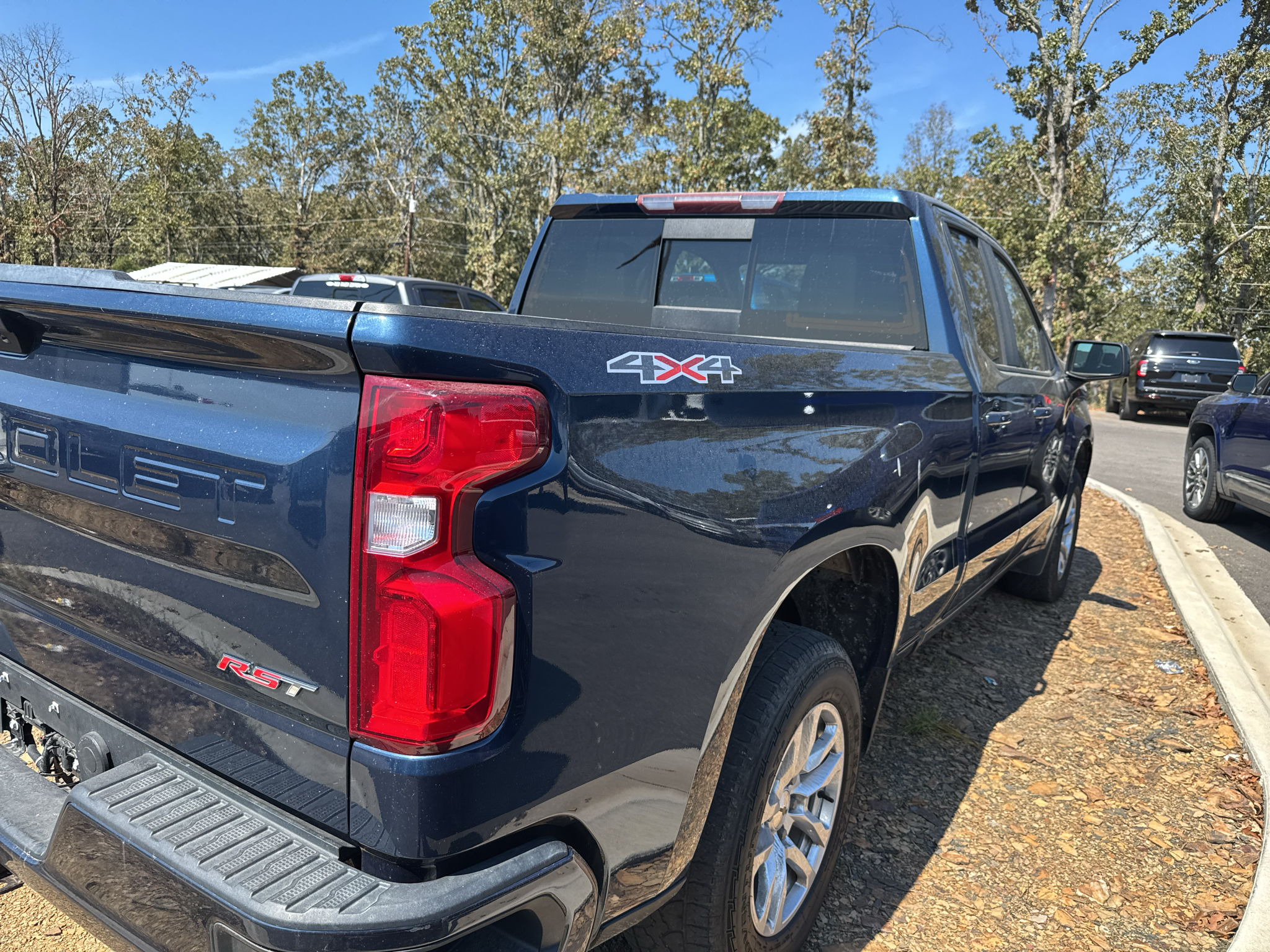 2019 Chevrolet Silverado RST photo 4