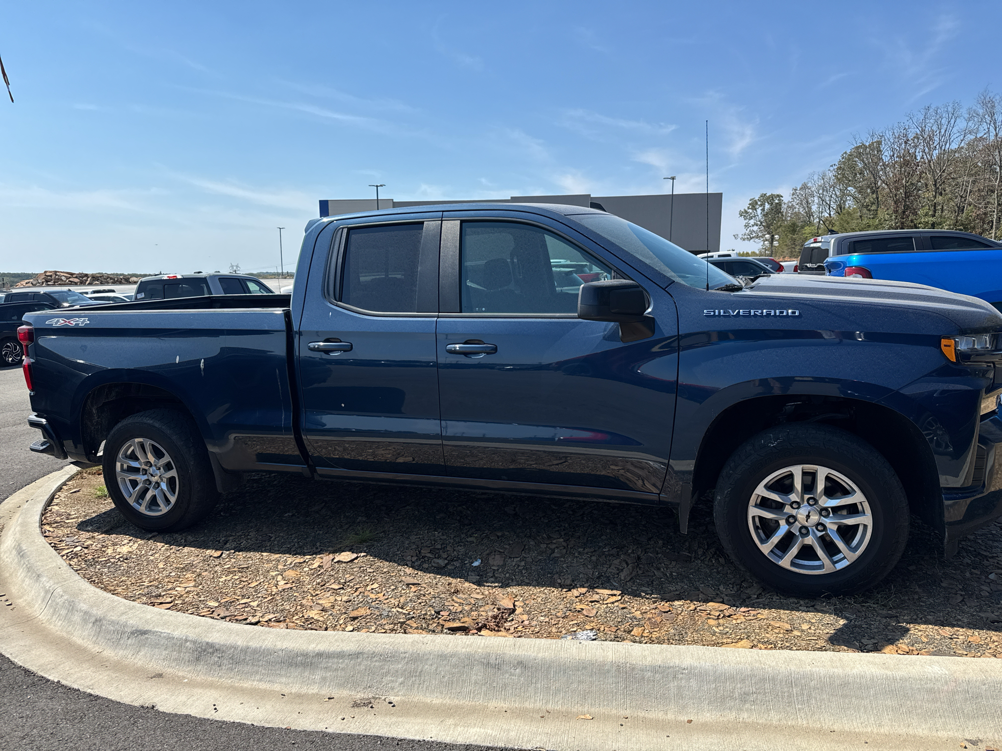 2019 Chevrolet Silverado RST photo 3