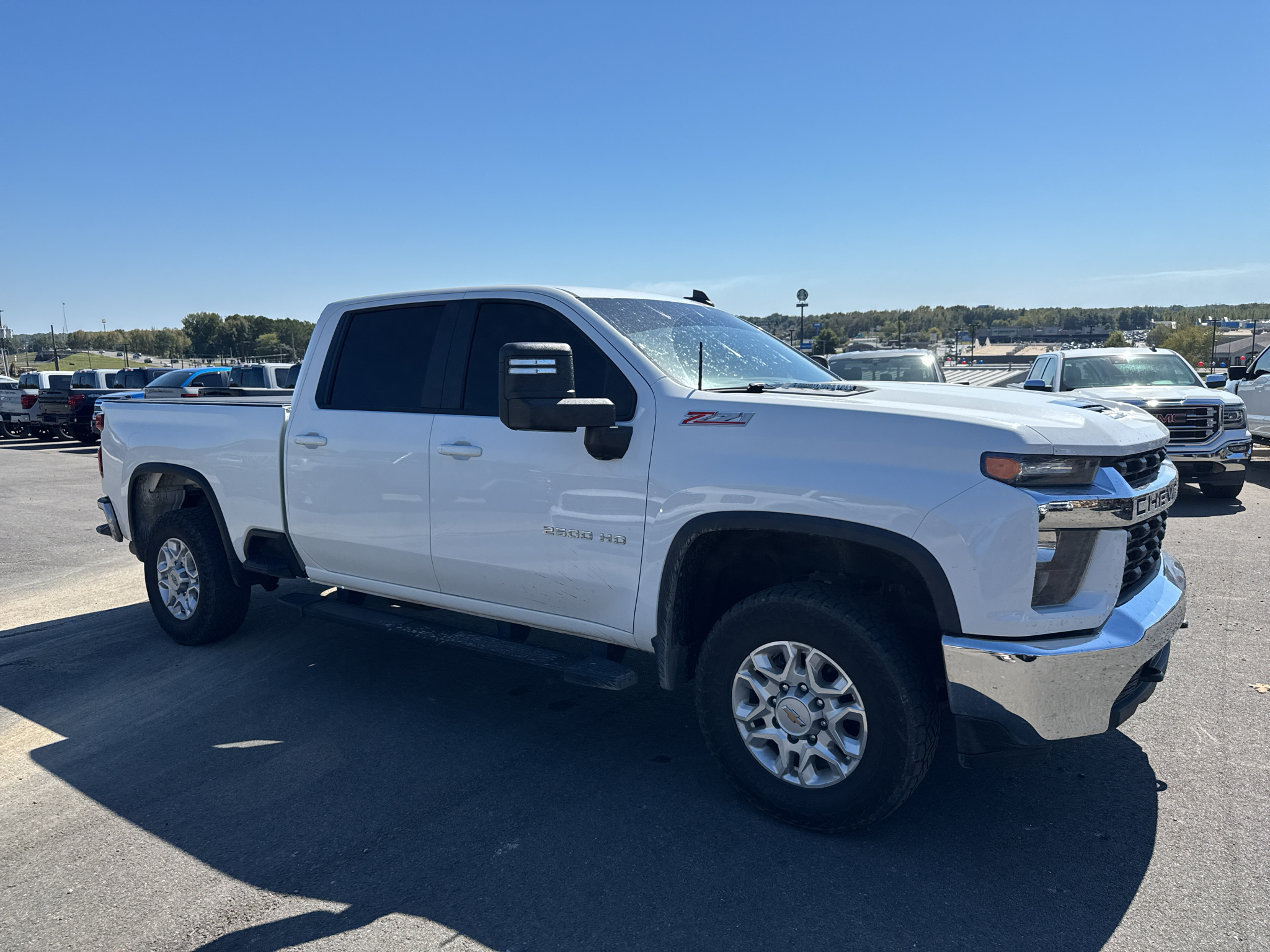 2021 Chevrolet Silverado LT photo 4