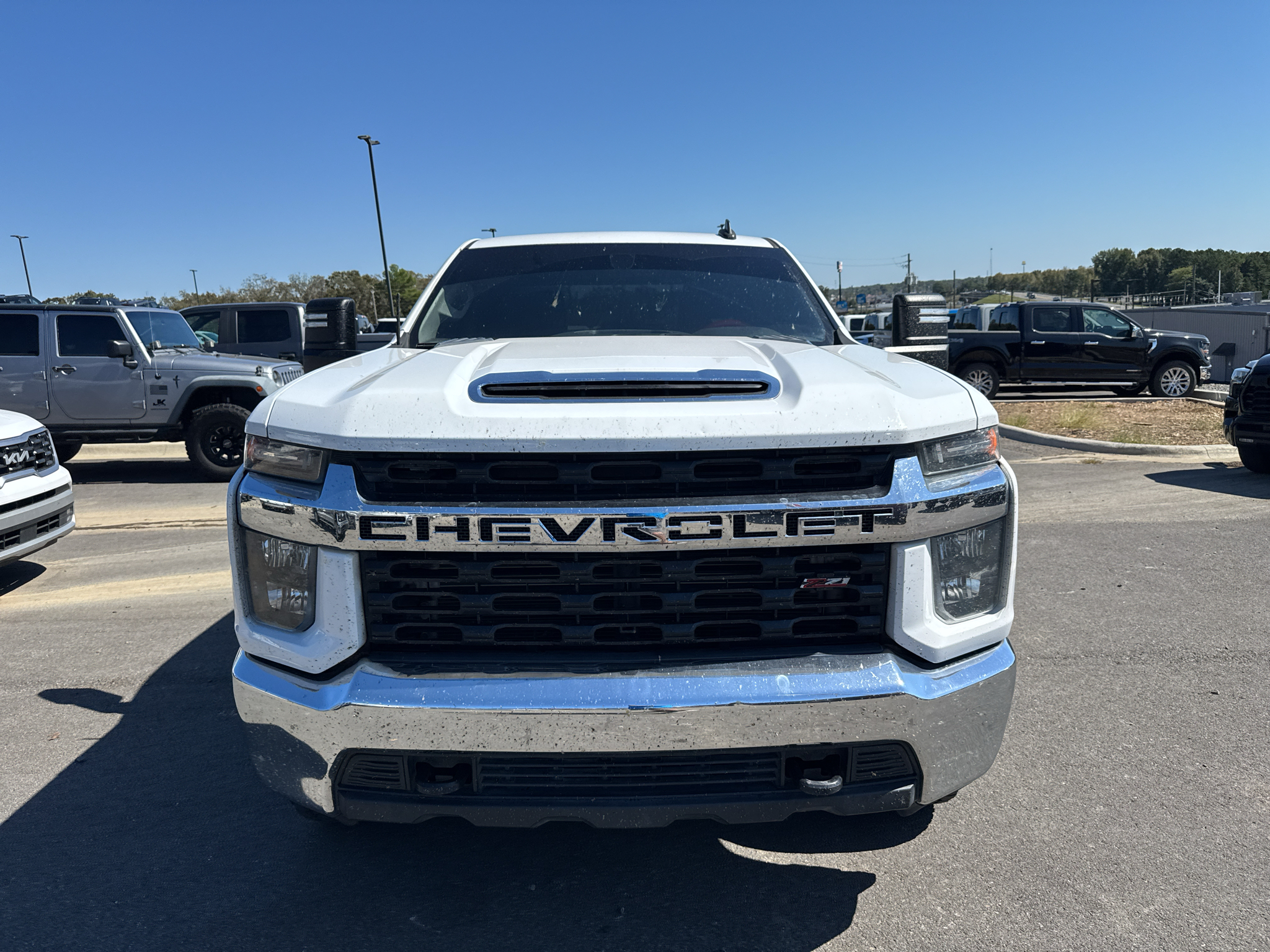 2021 Chevrolet Silverado LT photo 2