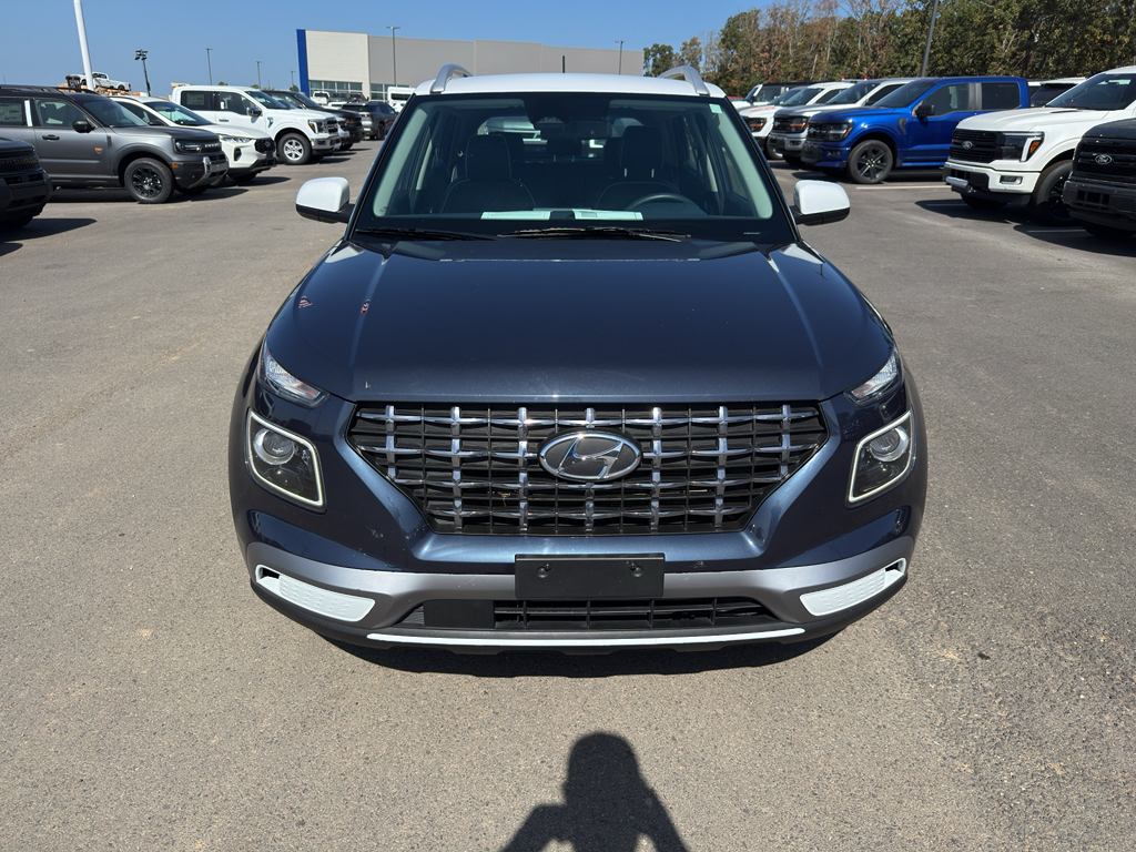 2024 Hyundai Venue Limited photo 2