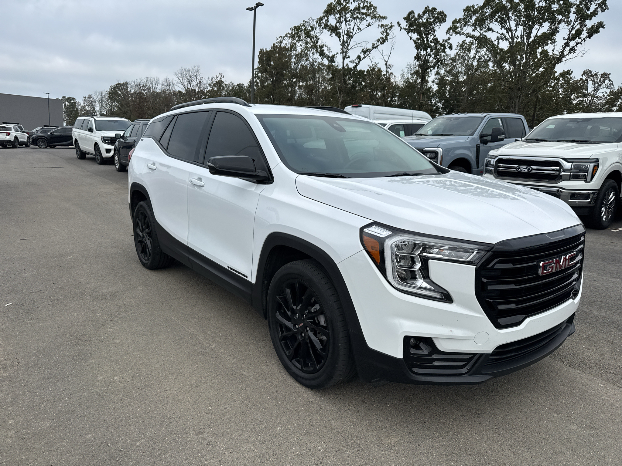 2024 GMC Terrain SLT photo 4