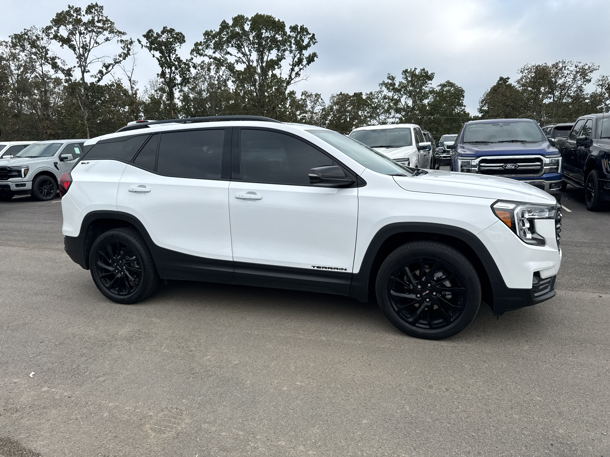 2024 GMC Terrain SLT photo 5