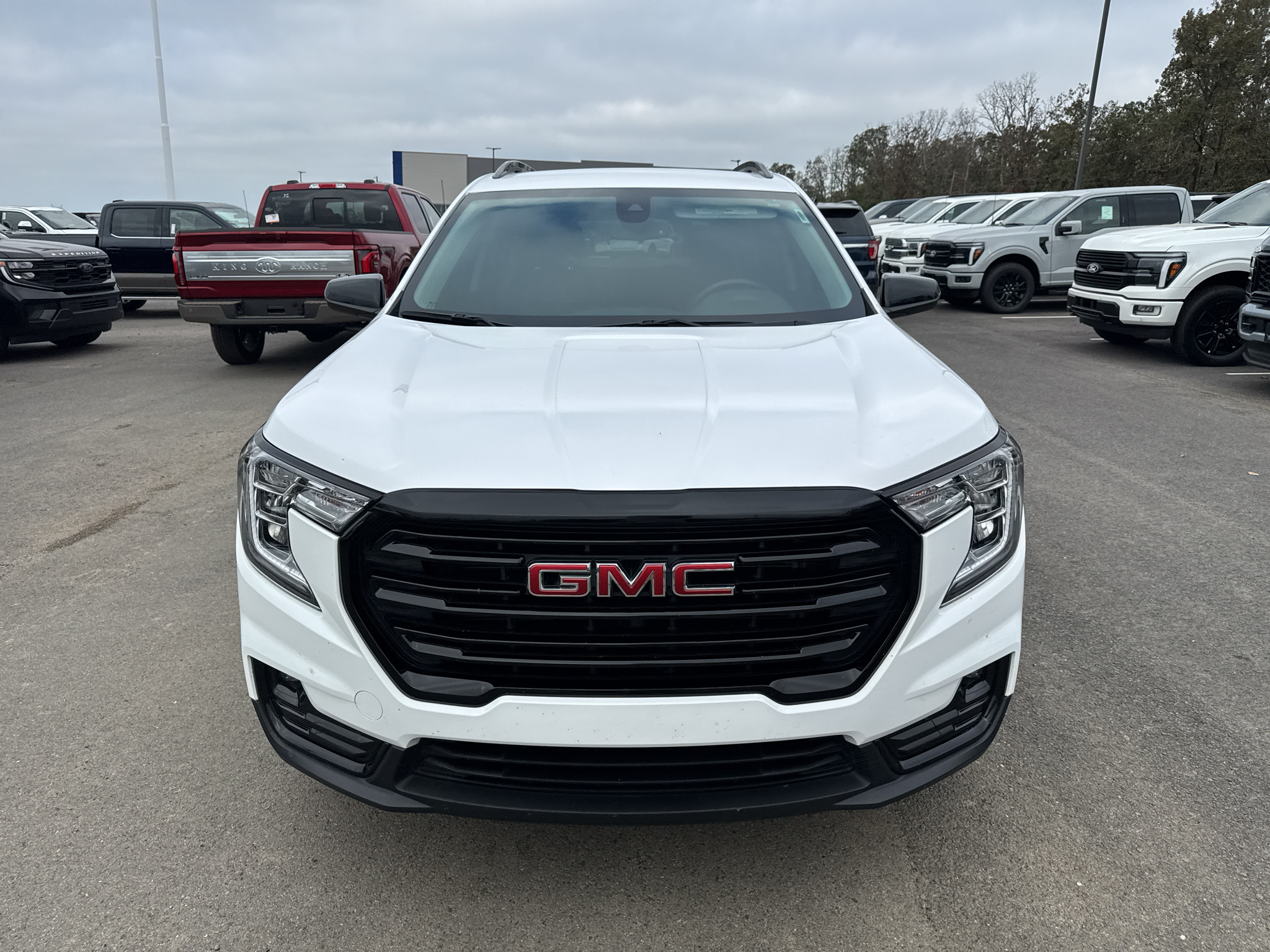 2024 GMC Terrain SLT photo 2