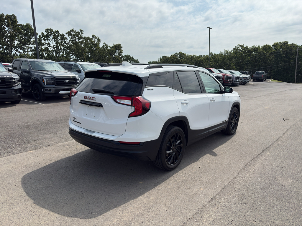2024 GMC Terrain SLE photo 3