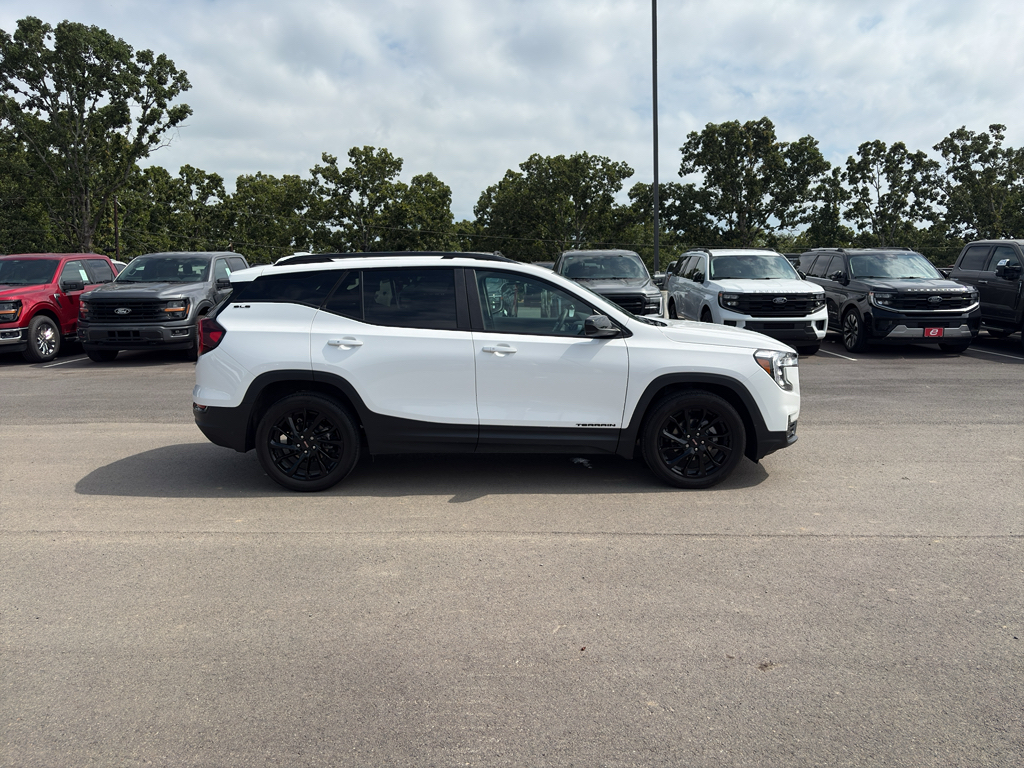 2024 GMC Terrain SLE photo 5