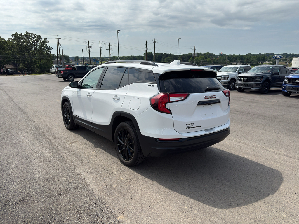 2024 GMC Terrain SLE photo 2