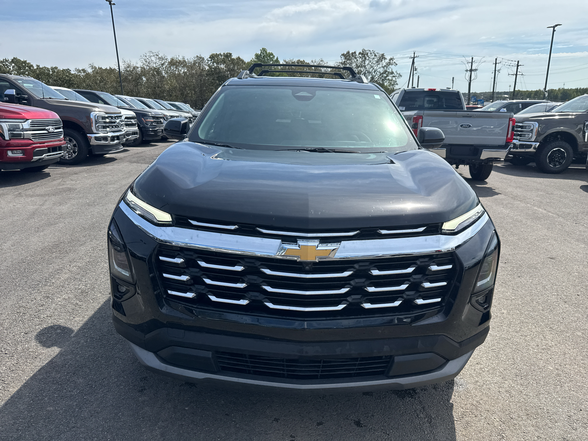 2025 Chevrolet Equinox FWD LT photo 2