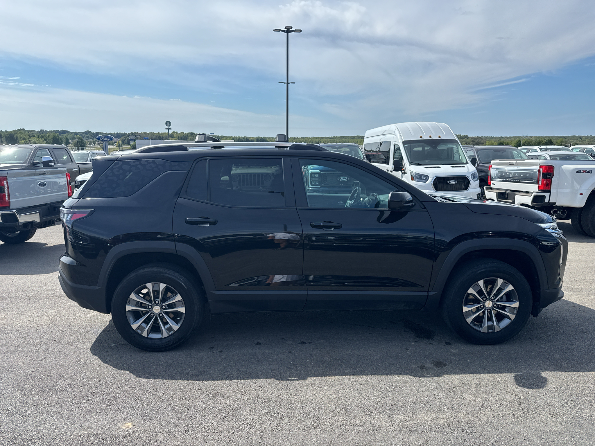 2025 Chevrolet Equinox FWD LT photo 4