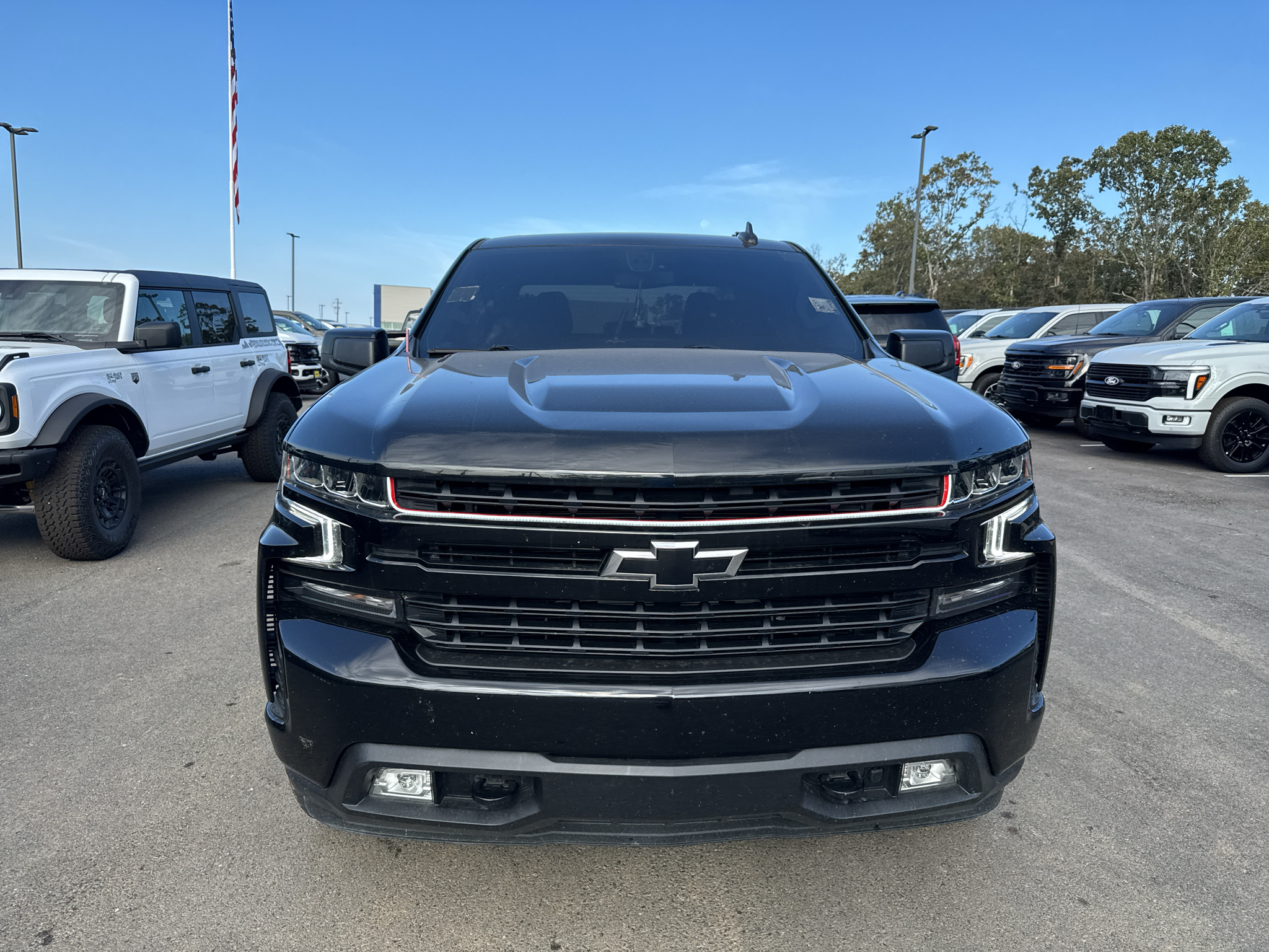 2021 Chevrolet Silverado RST photo 2