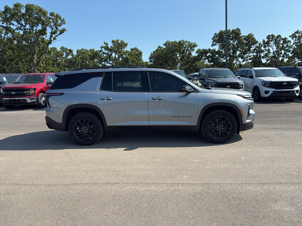 2026 Chevrolet Traverse FWD LT photo 5