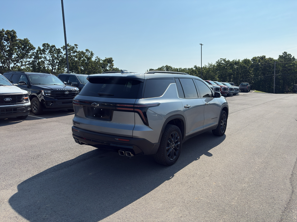2026 Chevrolet Traverse FWD LT photo 3