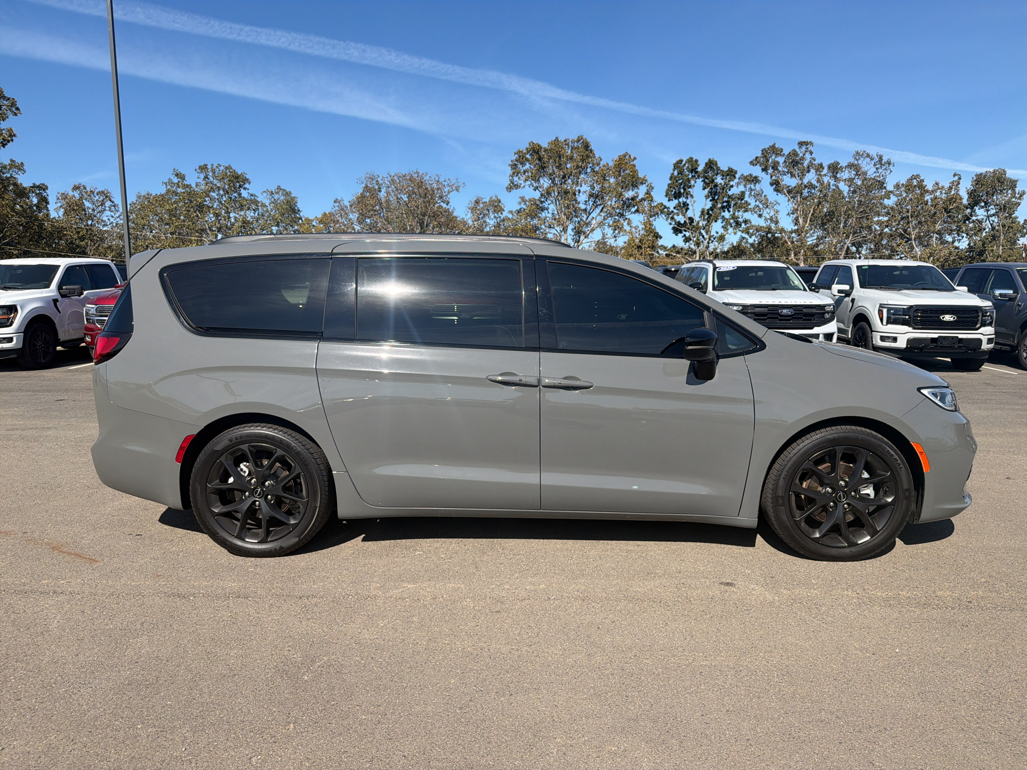 2025 Chrysler Pacifica Limited photo 6