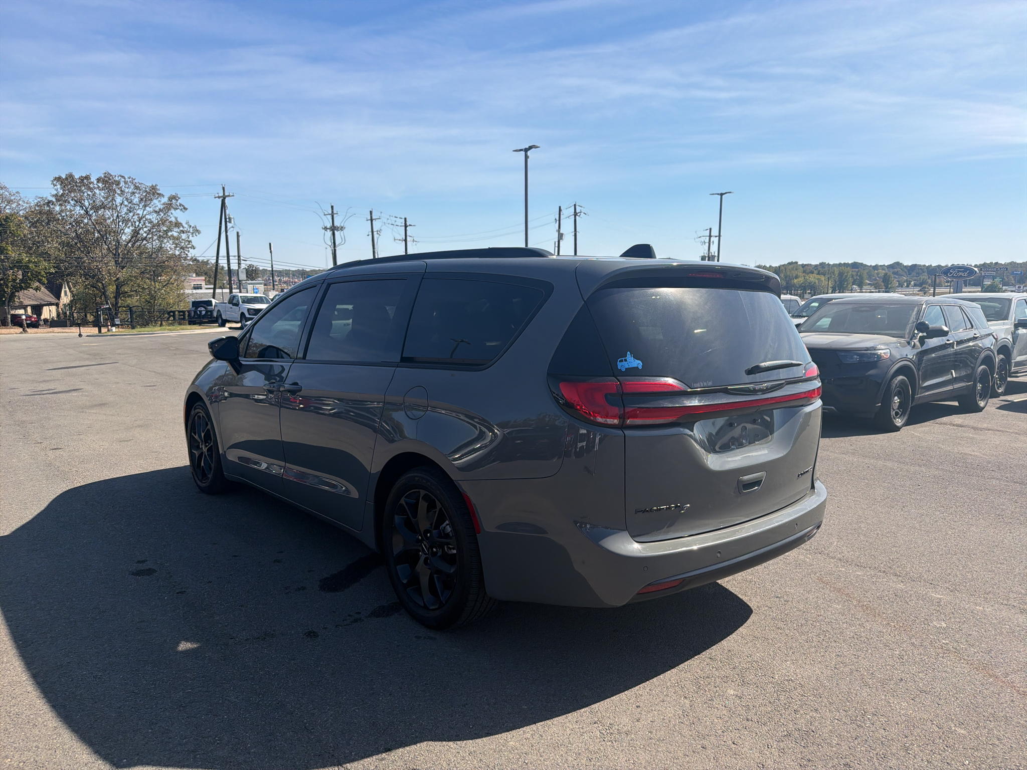 2025 Chrysler Pacifica Limited photo 3