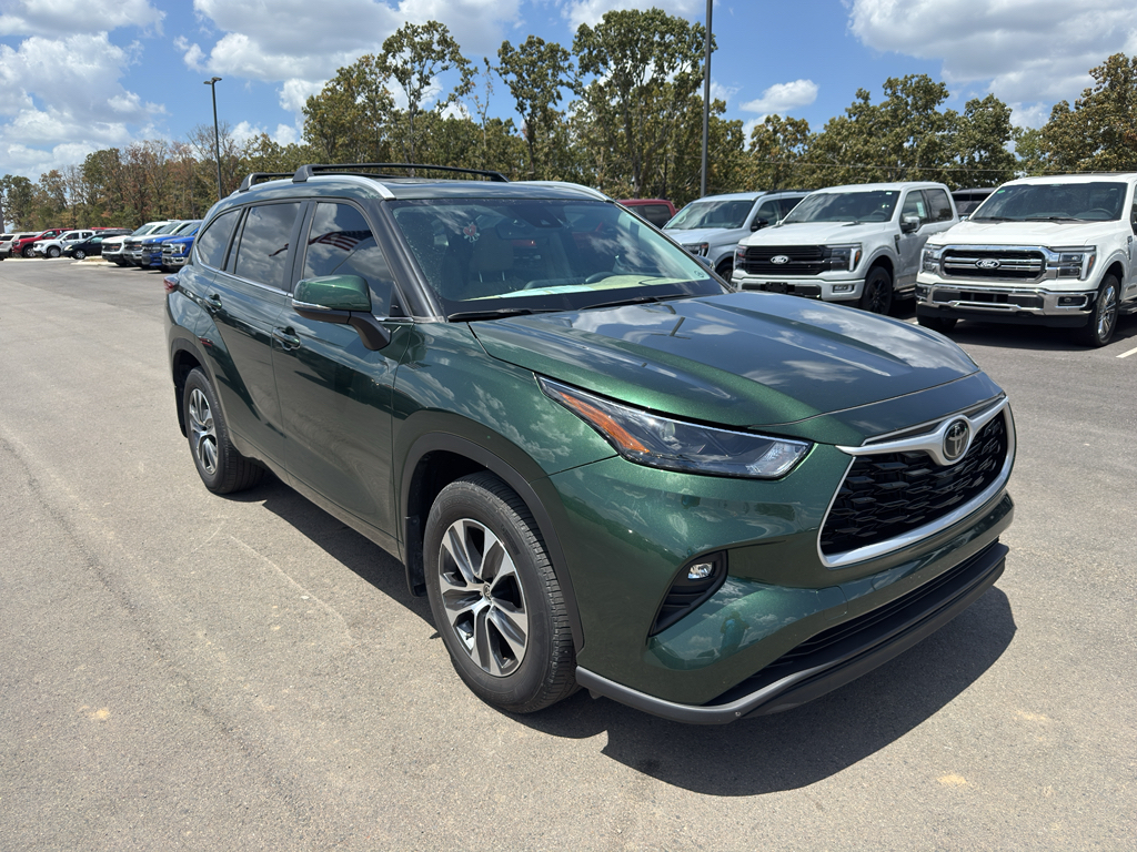 2024 Toyota Highlander XLE photo 3