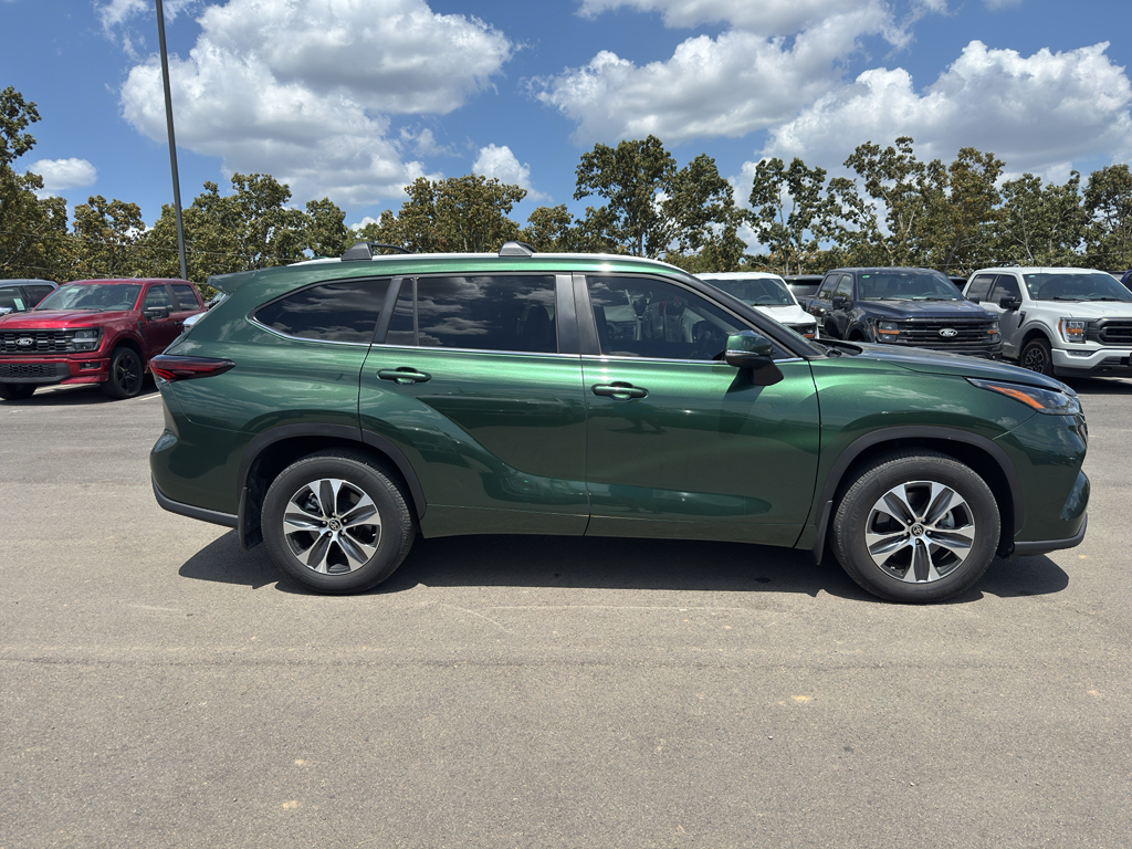 2024 Toyota Highlander XLE photo 4