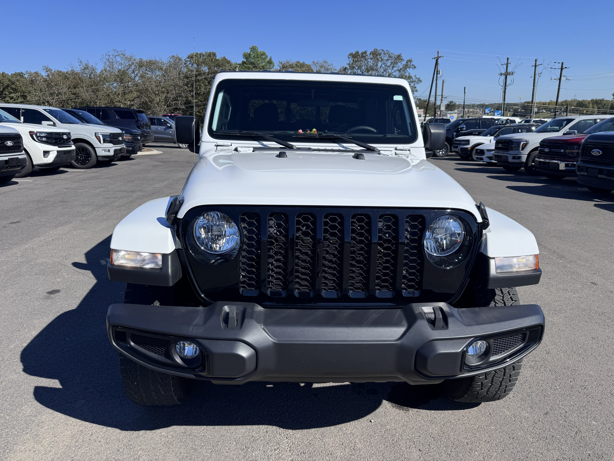 2023 Jeep Gladiator Willys photo 2