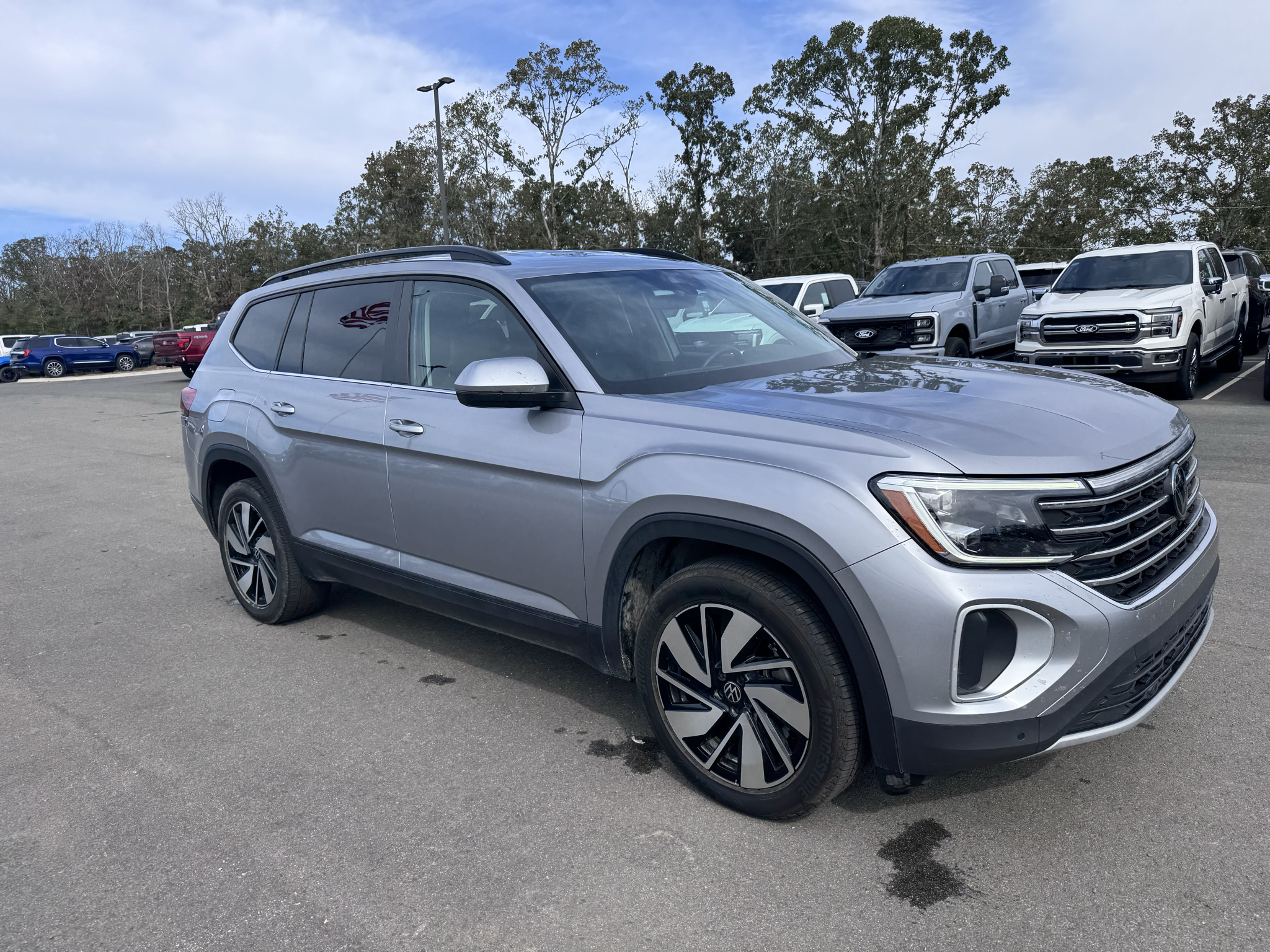 2024 Volkswagen Atlas 2.0T SE w/Technology photo 6