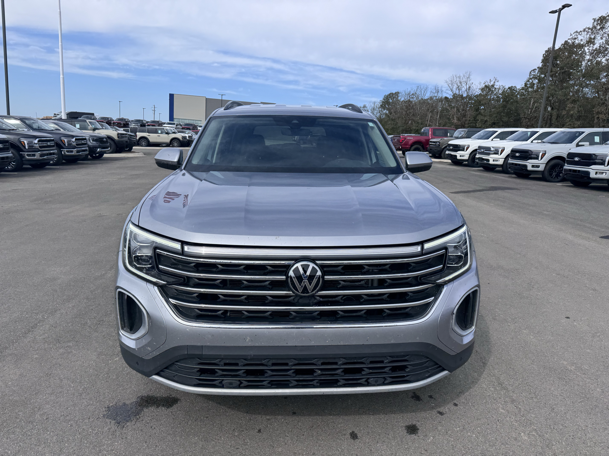 2024 Volkswagen Atlas 2.0T SE w/Technology photo 3