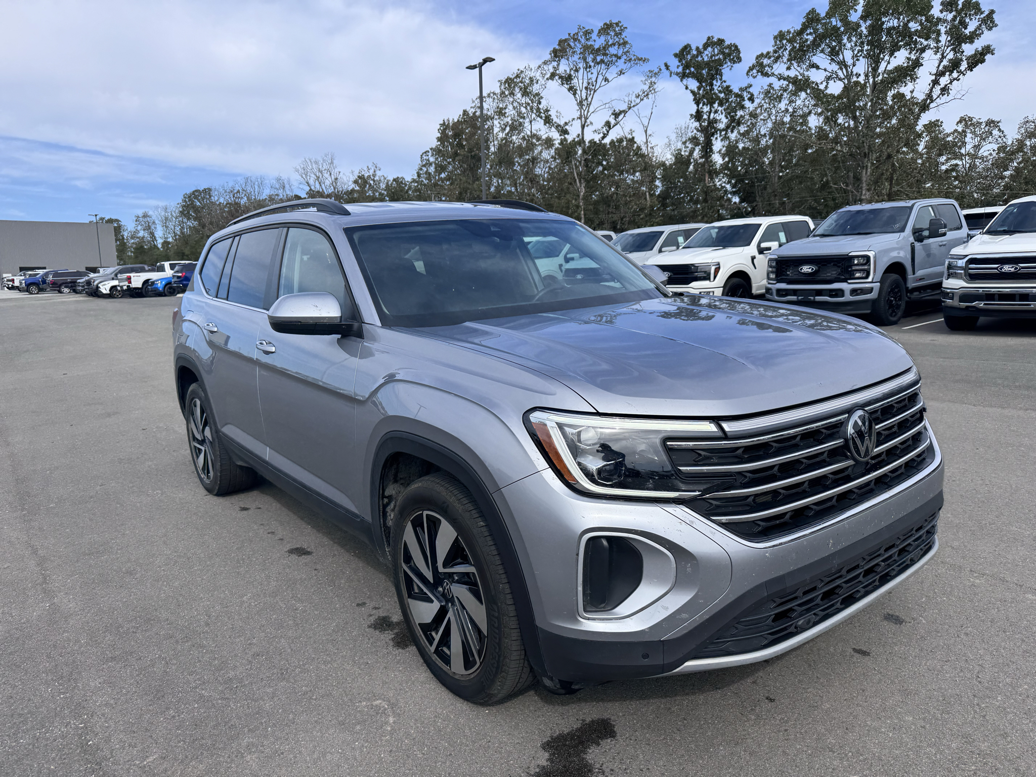 2024 Volkswagen Atlas 2.0T SE w/Technology photo 5