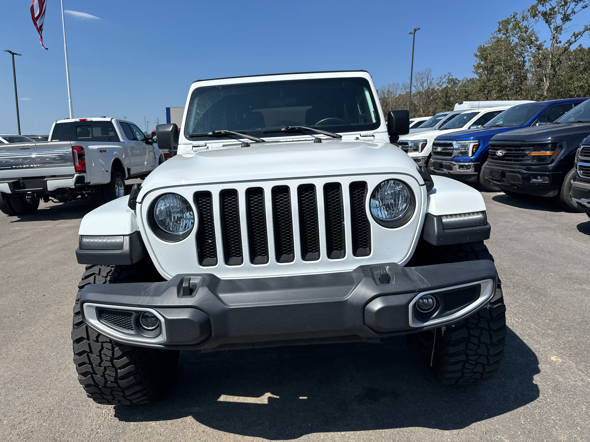 2019 Jeep Wrangler Sahara photo 2