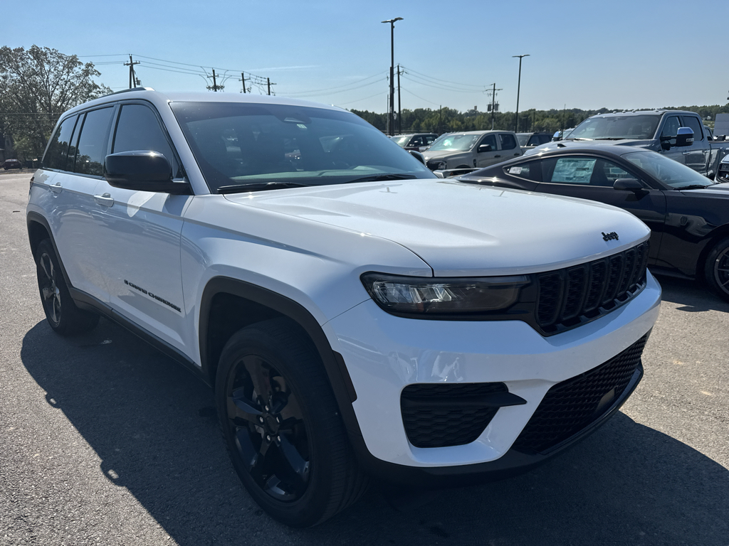 2023 Jeep Grand Cherokee Altitude photo 3