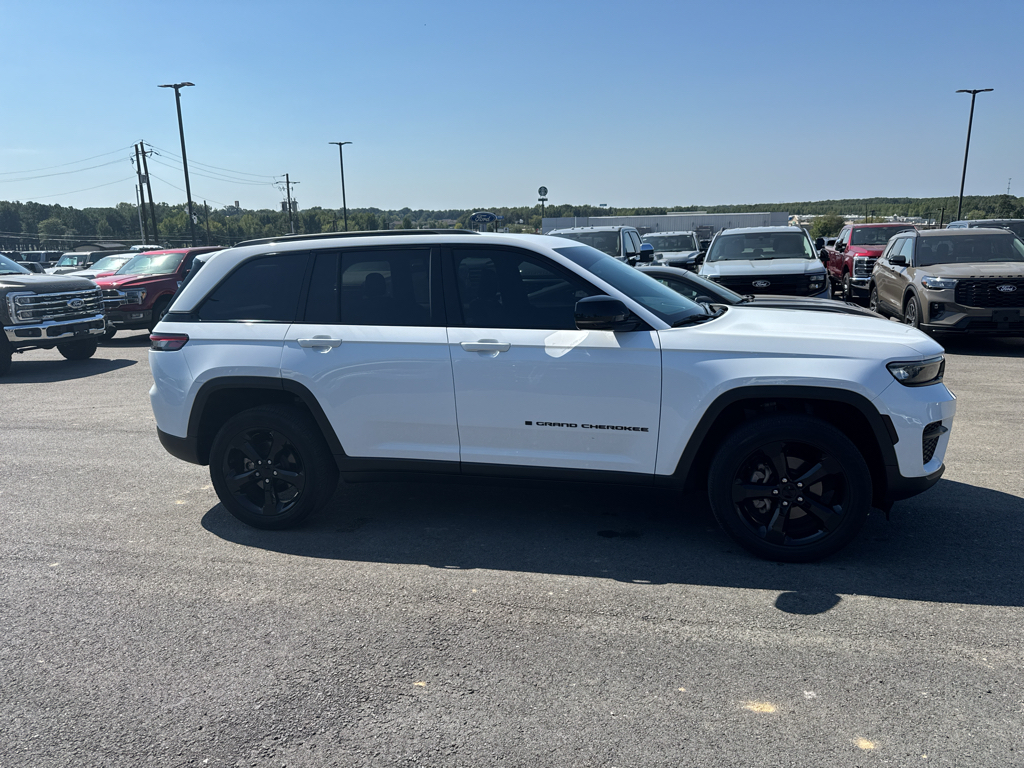 2023 Jeep Grand Cherokee Altitude photo 4