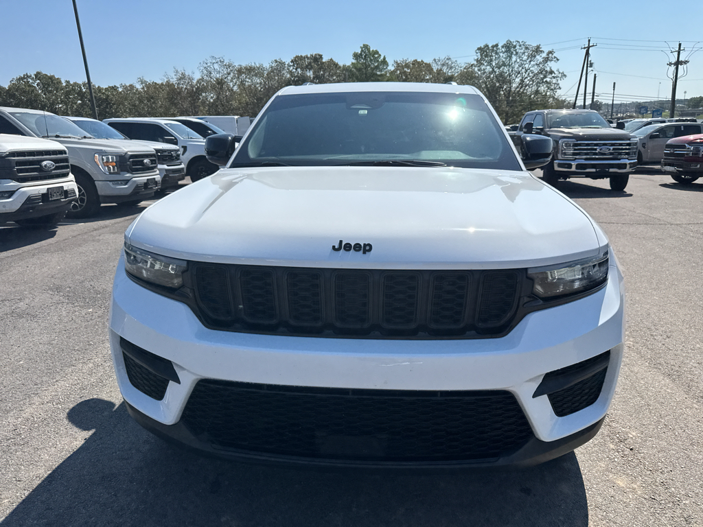 2023 Jeep Grand Cherokee Altitude photo 2