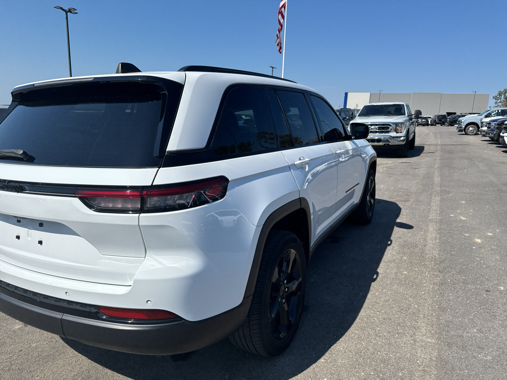 2023 Jeep Grand Cherokee Altitude photo 5