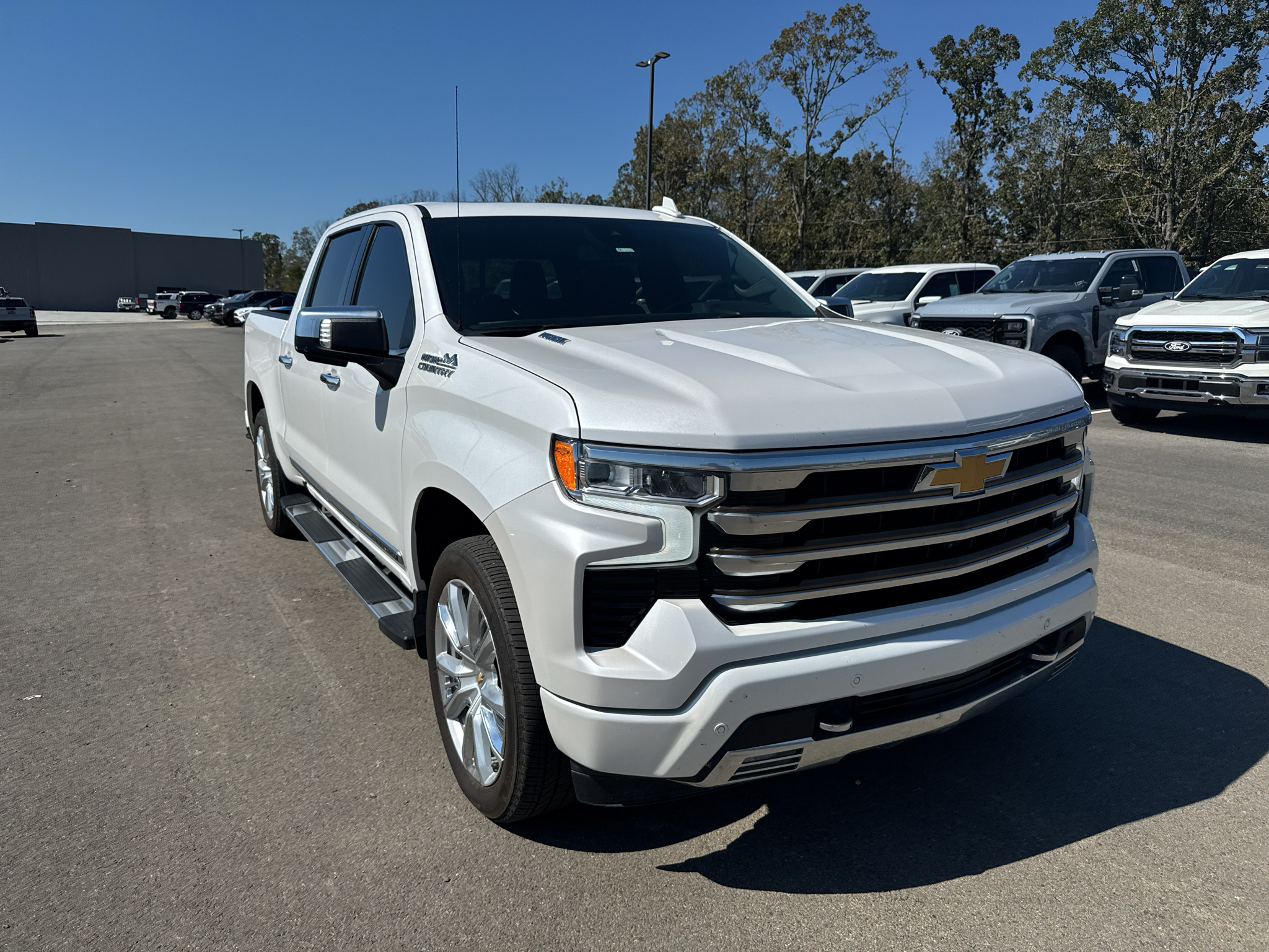 2022 Chevrolet Silverado High Country photo 3