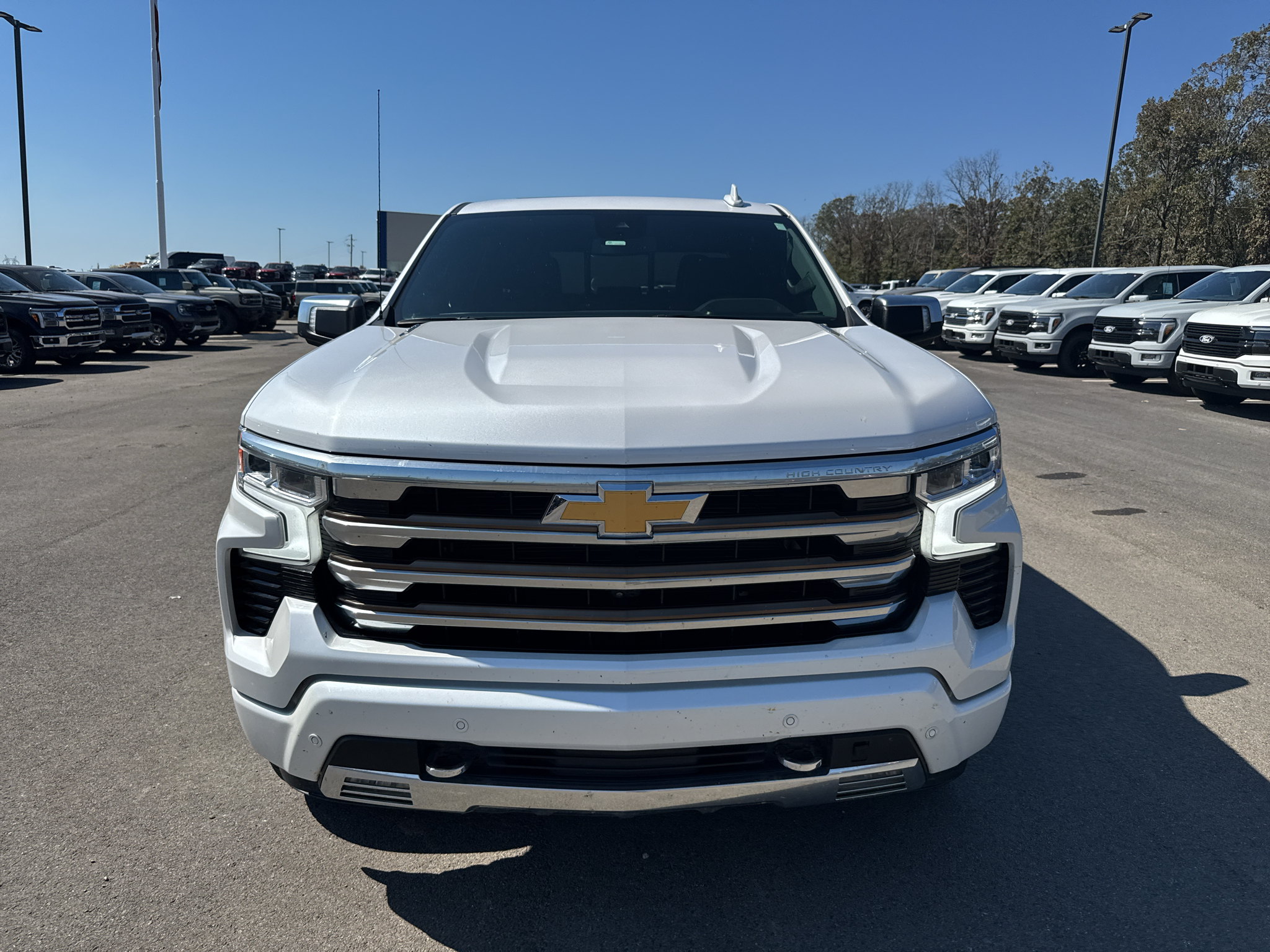 2022 Chevrolet Silverado High Country photo 2