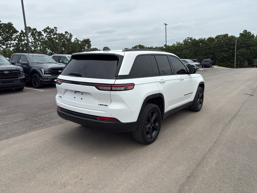2024 Jeep Grand Cherokee Limited photo 3