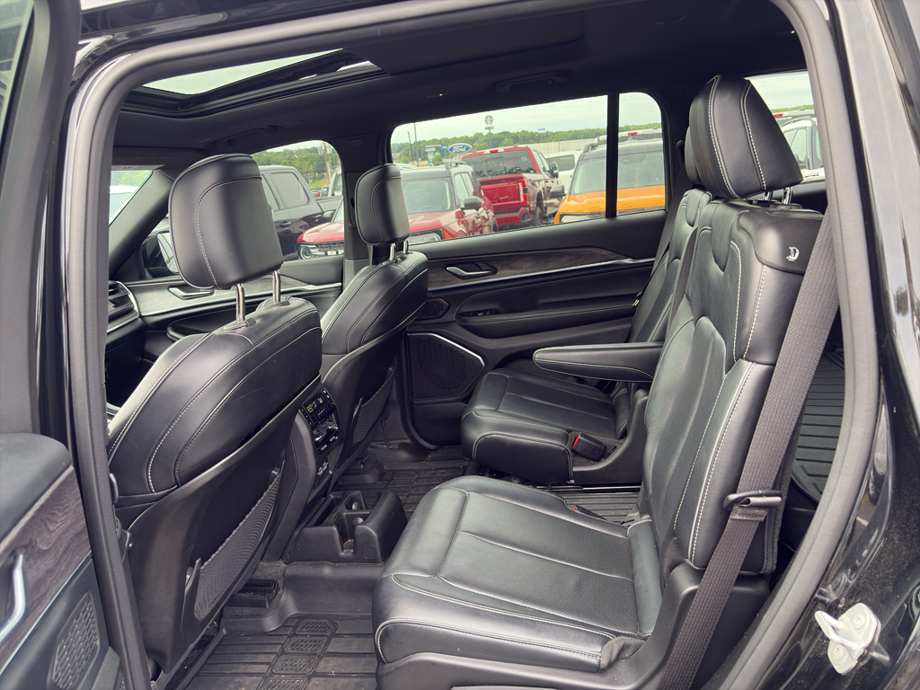 2023 Jeep Grand Cherokee L representative vehicle photo