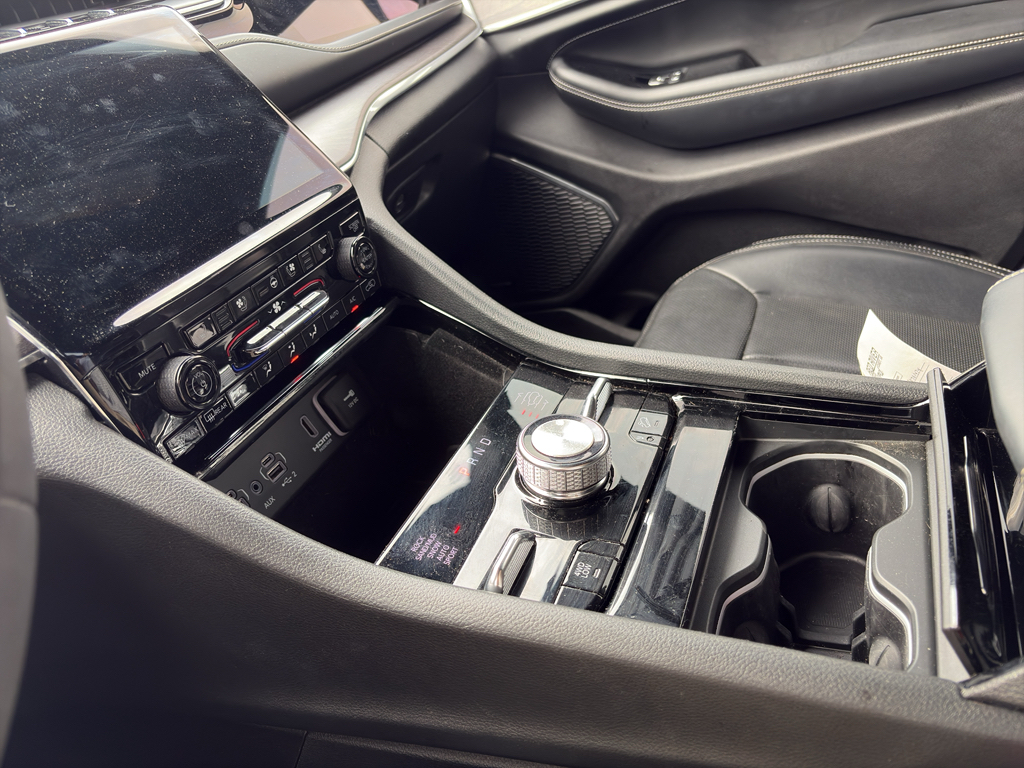 2023 Jeep Grand Cherokee L representative vehicle photo