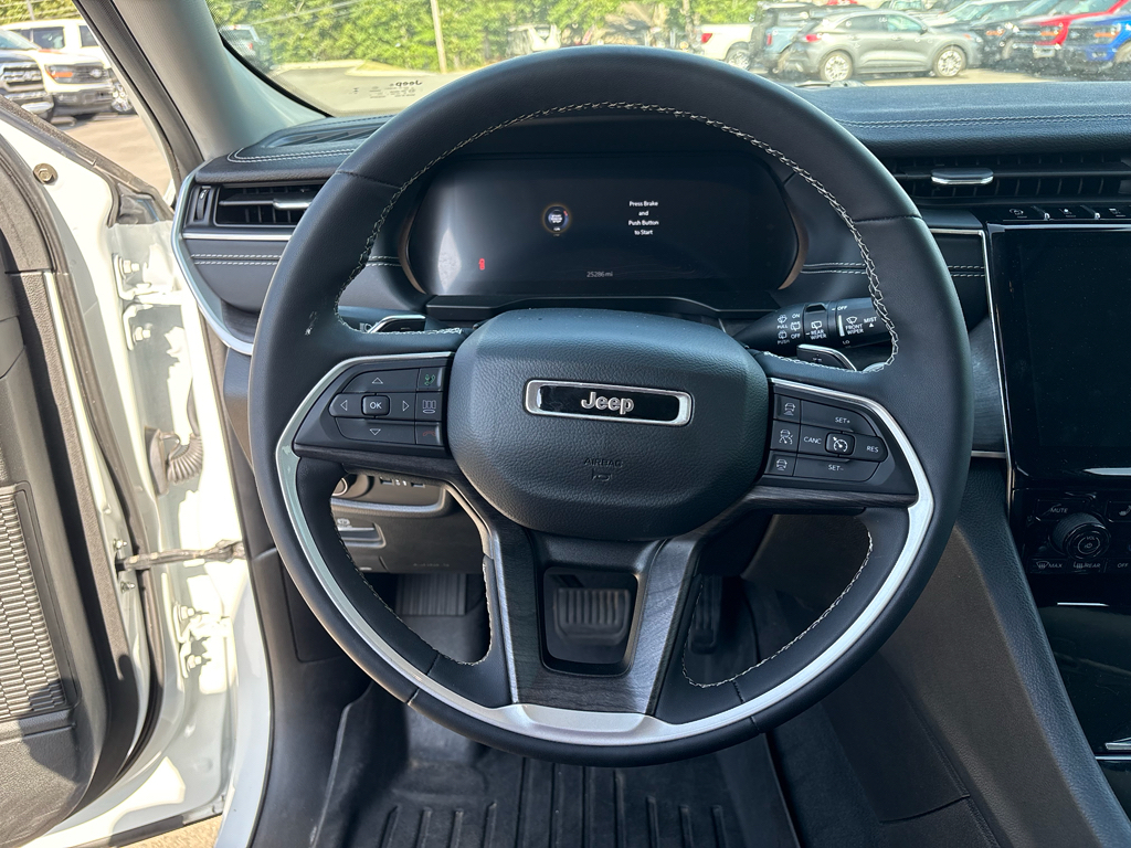 2023 Jeep Grand Cherokee L Limited photo 6