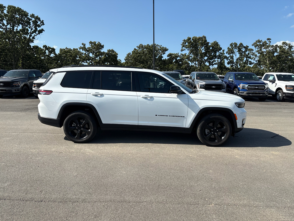 2023 Jeep Grand Cherokee L Limited photo 5