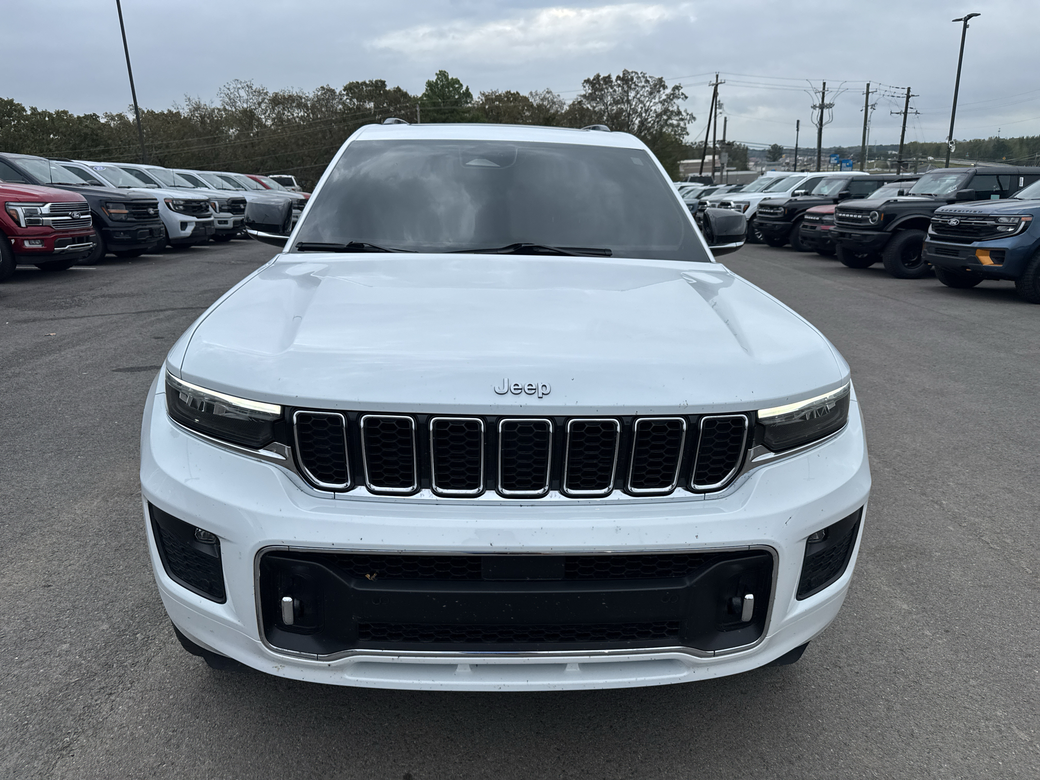 2023 Jeep Grand Cherokee L Overland photo 2