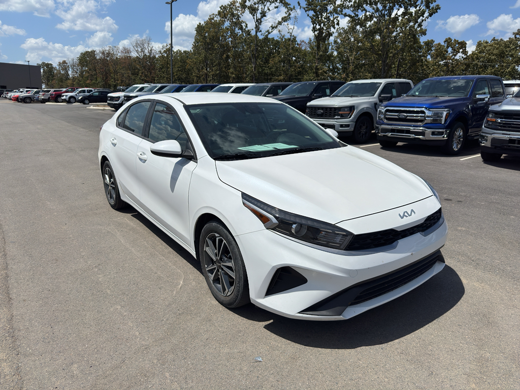 2024 Kia Forte LXS photo 3