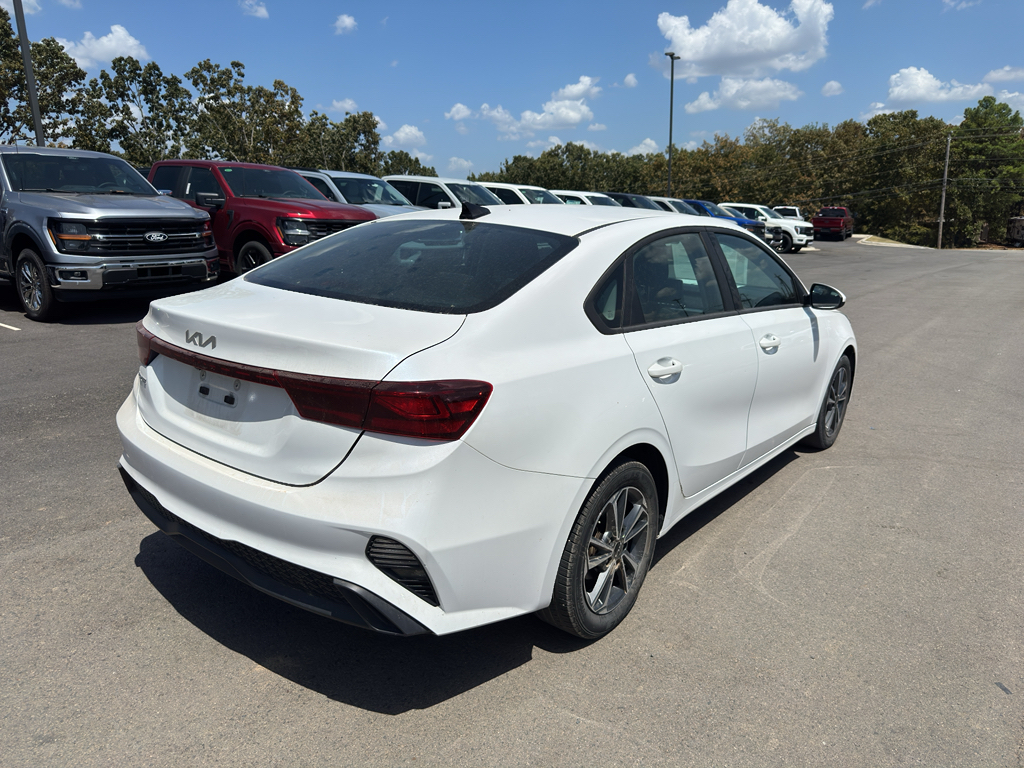 2024 Kia Forte LXS photo 5