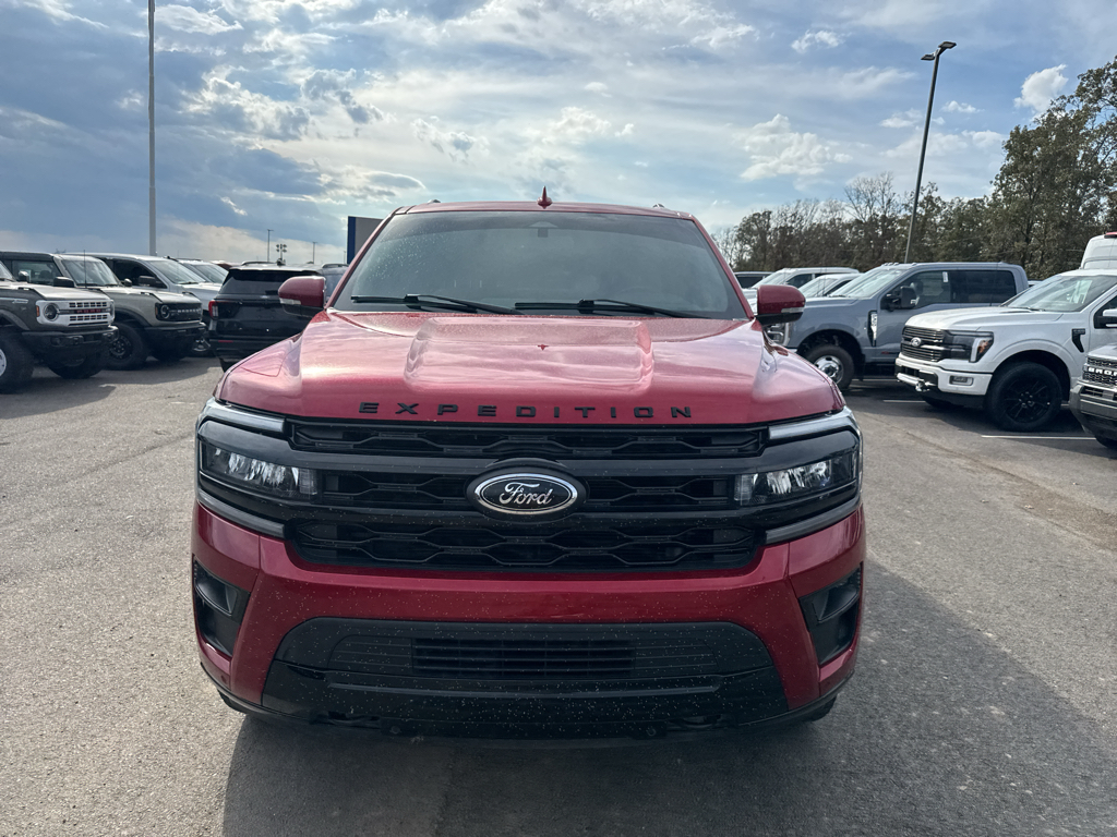 2022 Ford Expedition Limited photo 2