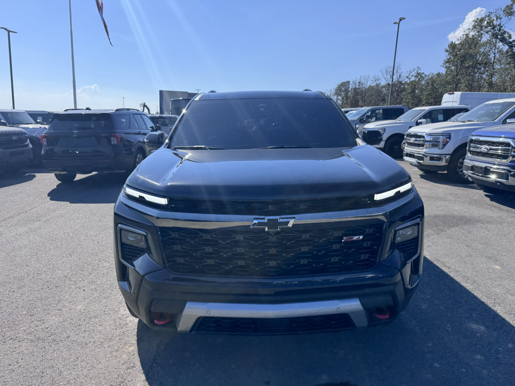 2025 Chevrolet Traverse AWD Z71 photo 2
